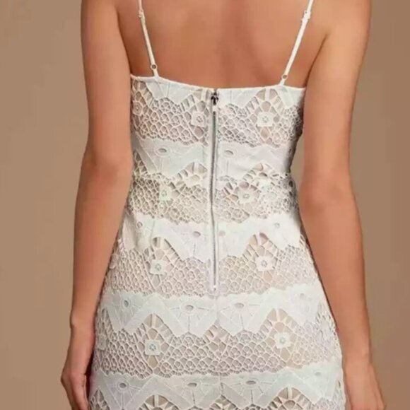 NWT- Lulu’s Sway Away White Crochet Lace Dress- SIZE LARGE - Picture 4 of 8